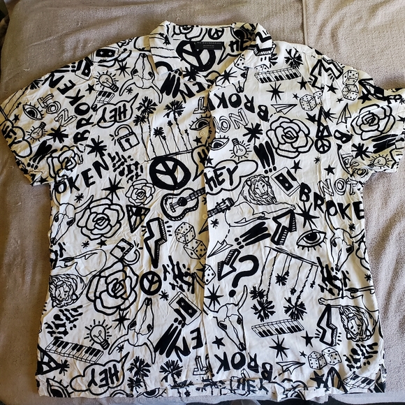 No Boundaries Graphic Print Button Down Shirt - Picture 1 of 7